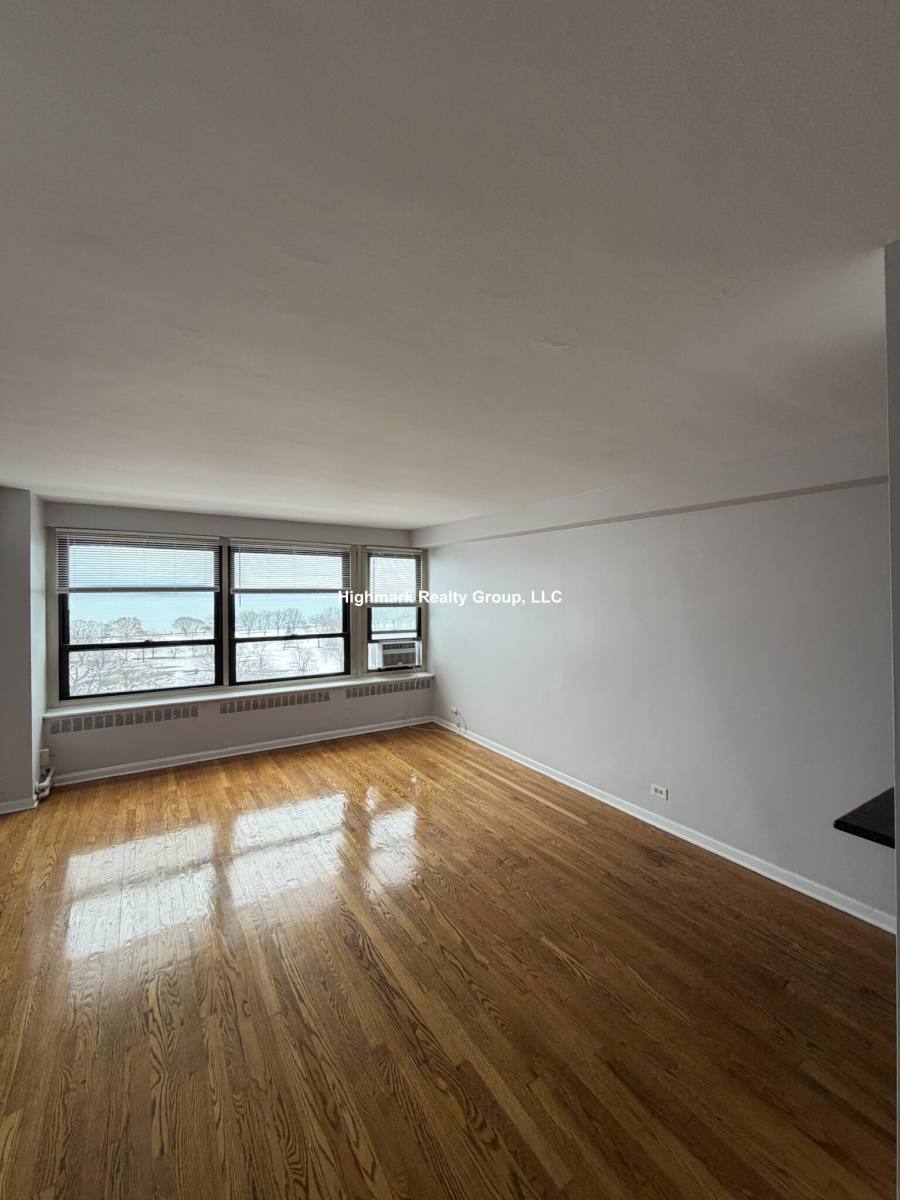 Apartment for rent at 4180 N Marine Dr, Chicago, IL 60613