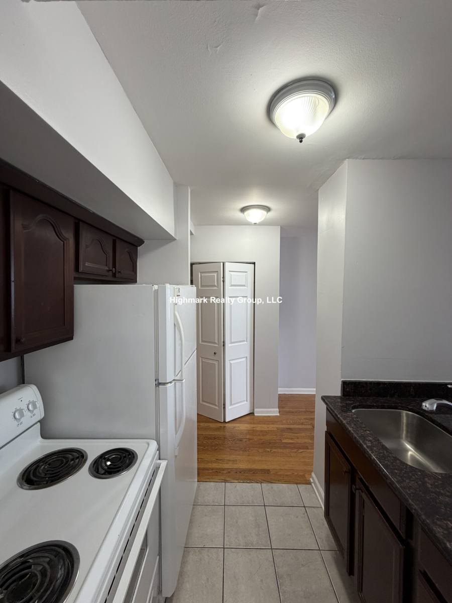 Apartment for rent at 4180 N Marine Dr, Chicago, IL 60613