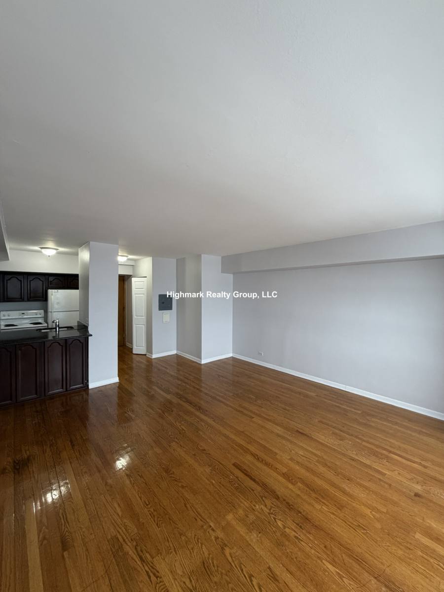 Apartment for rent at 4180 N Marine Dr, Chicago, IL 60613