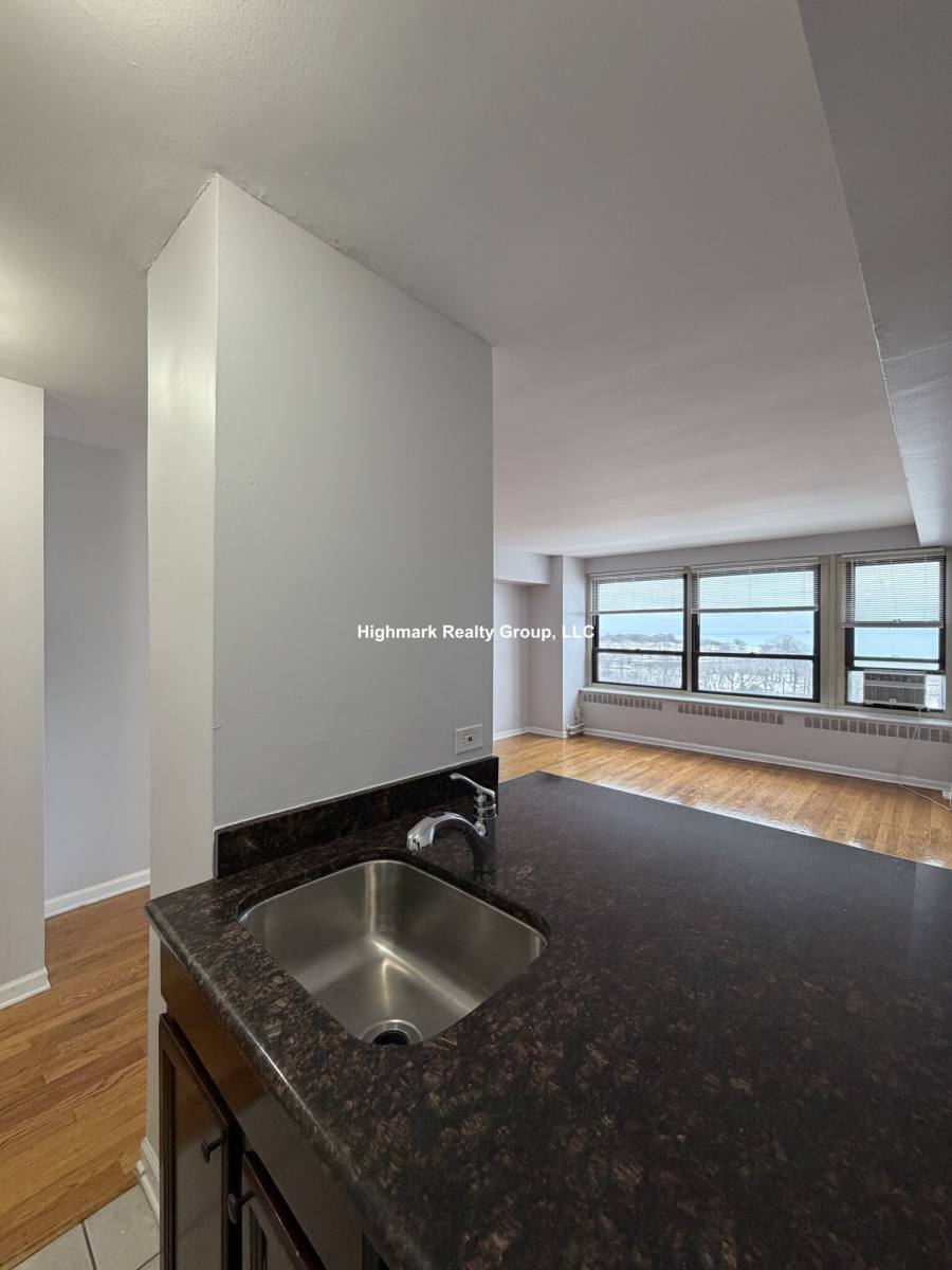 Apartment for rent at 4180 N Marine Dr, Chicago, IL 60613
