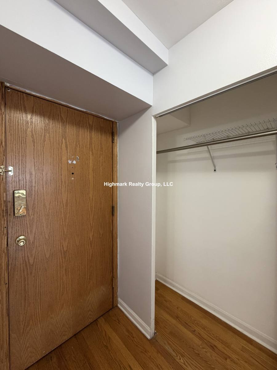 Apartment for rent at 4180 N Marine Dr, Chicago, IL 60613