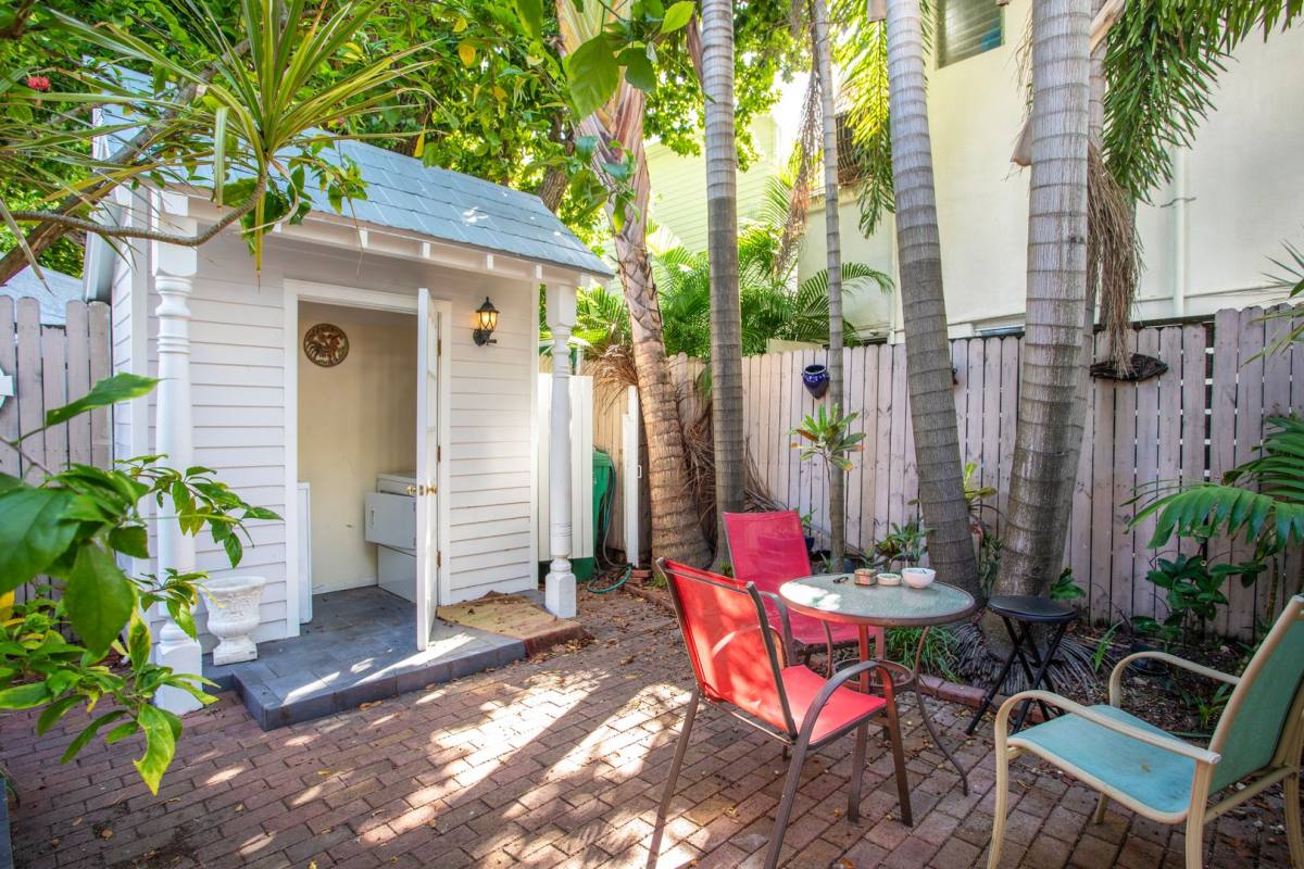 Apartment for rent at 327 Margaret St #1, Key West, FL 33040