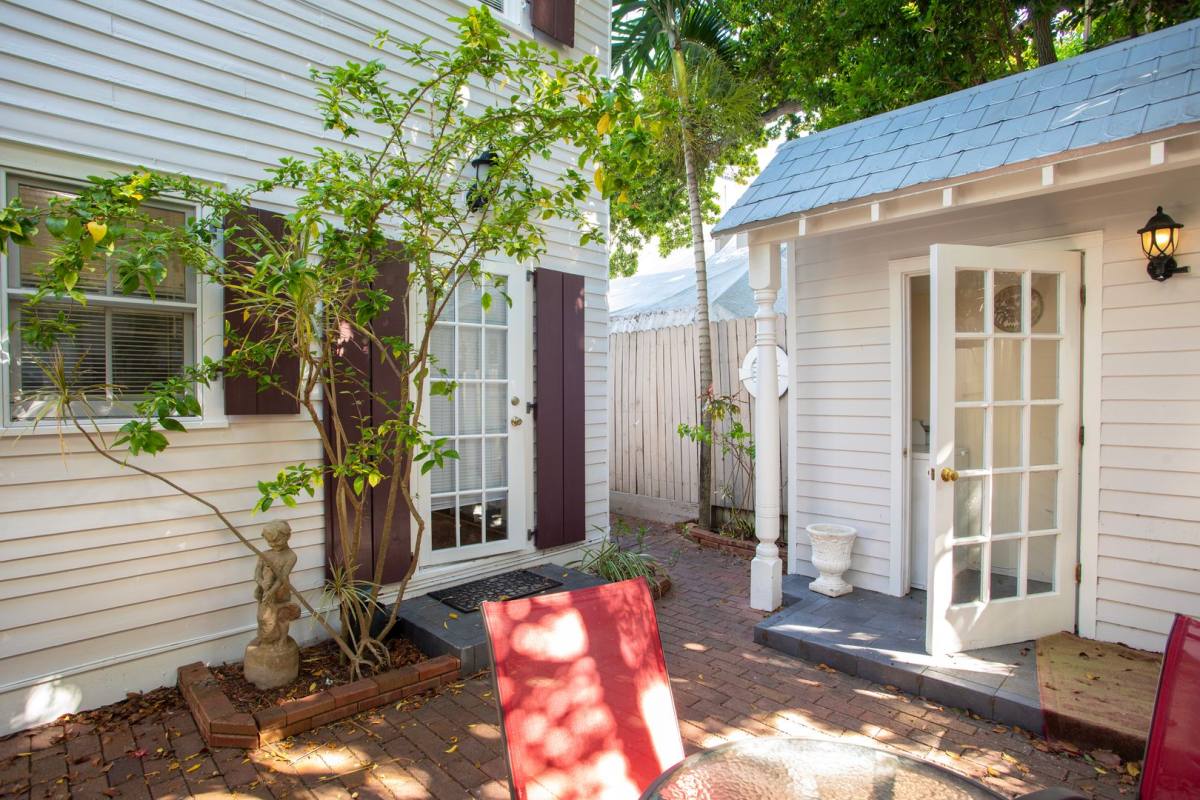 Apartment for rent at 327 Margaret St #1, Key West, FL 33040
