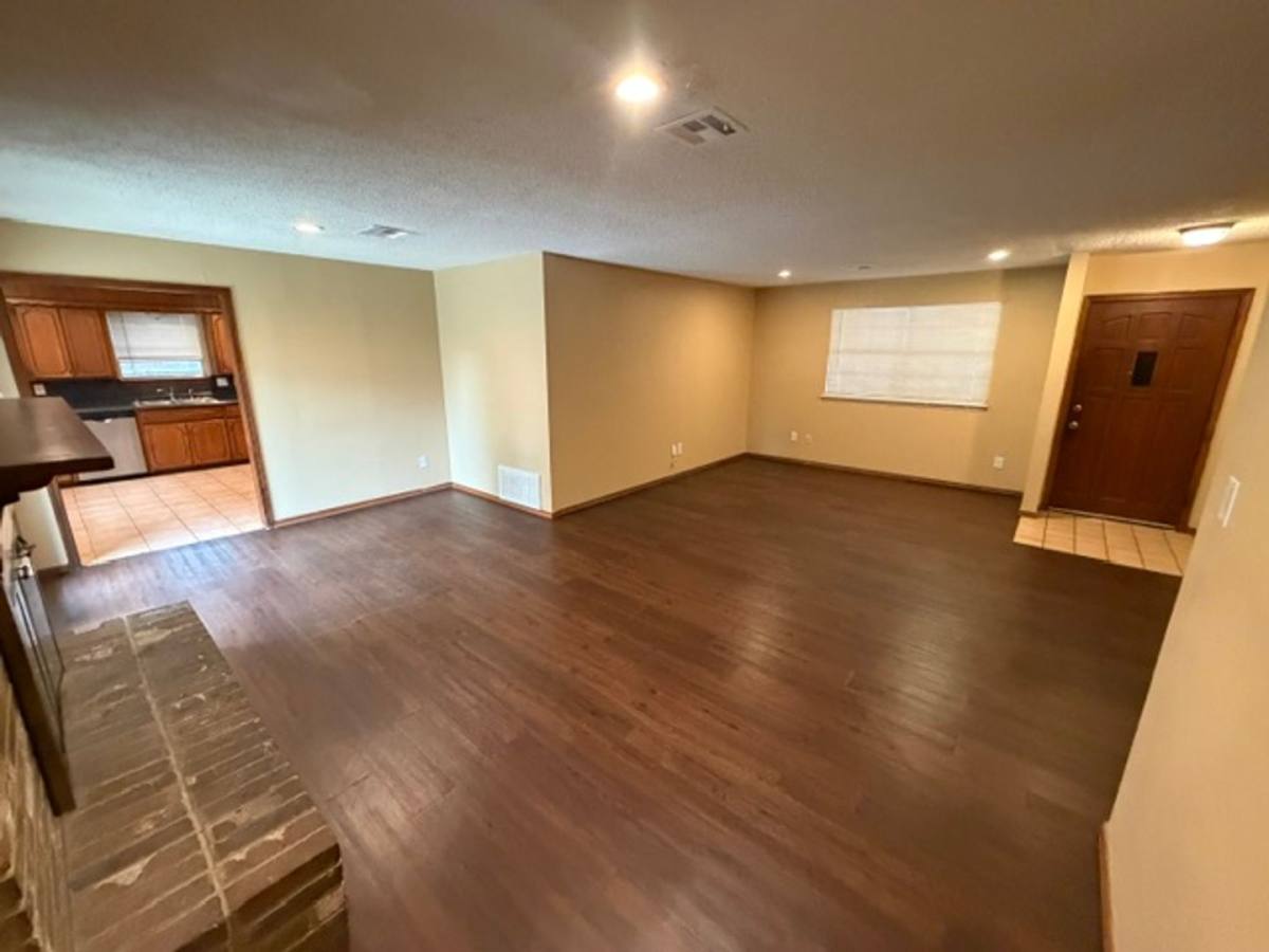 House for rent at 1918 Oakhill Dr, Norman, OK 73071