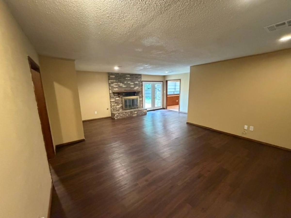 House for rent at 1918 Oakhill Dr, Norman, OK 73071