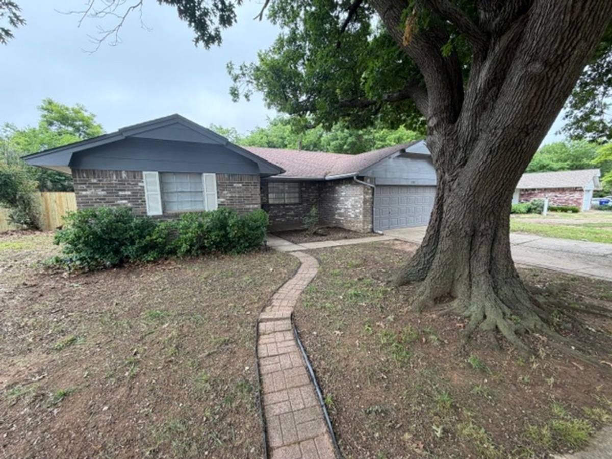 House for rent at 1918 Oakhill Dr, Norman, OK 73071