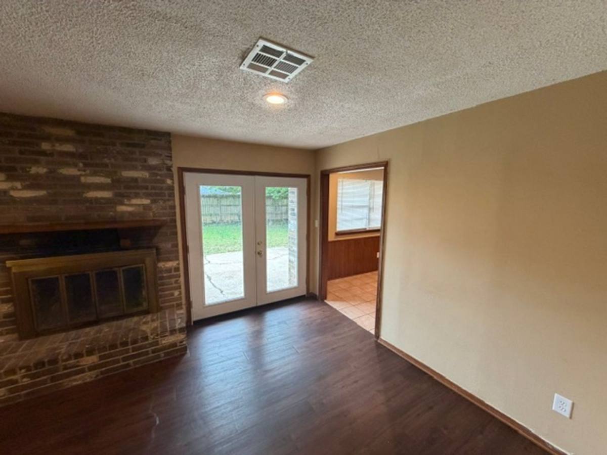 House for rent at 1918 Oakhill Dr, Norman, OK 73071