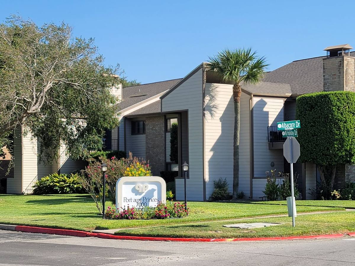 Apartment for rent at 7055 N Holiday, Galveston, TX 77550