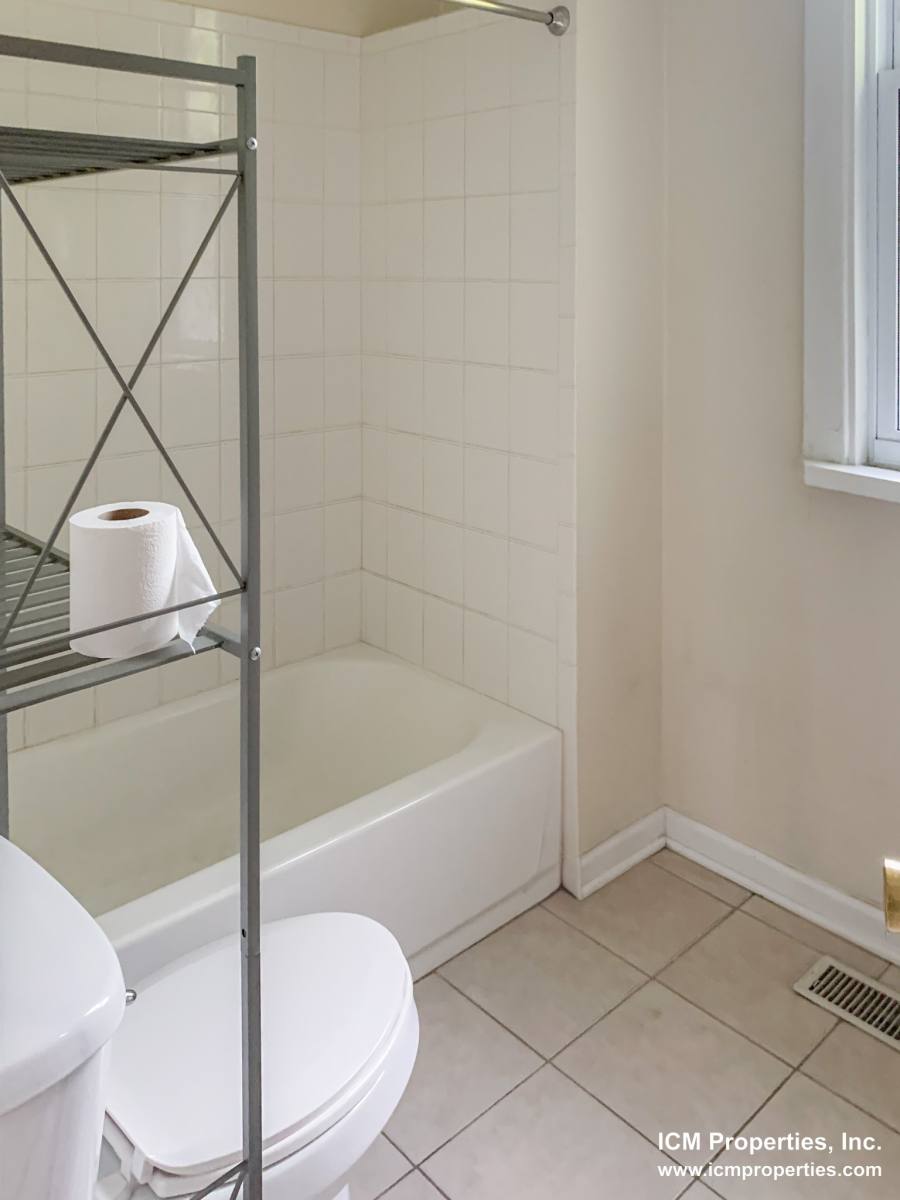 Apartment for rent at 3250 N Lakewood Ave #CH1, Chicago, IL 60657