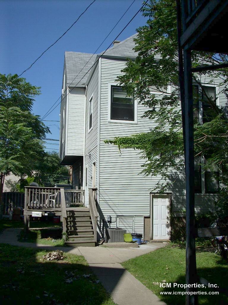 Apartment for rent at 3250 N Lakewood Ave #CH1, Chicago, IL 60657