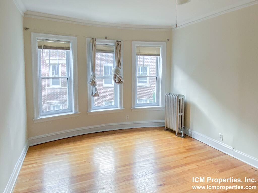 Apartment for rent at 2000 W Foster Ave #2C, Chicago, IL 60640