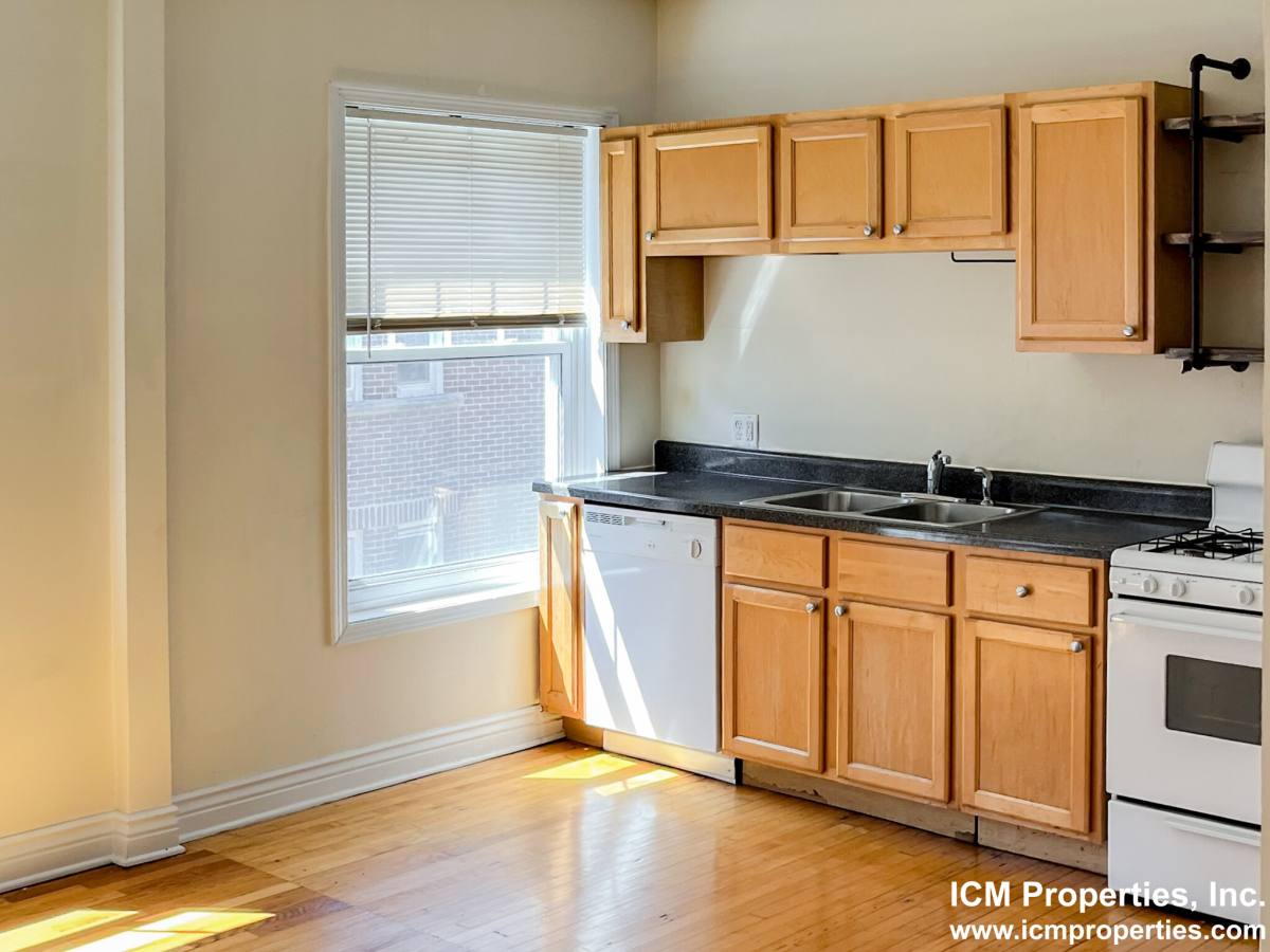 Apartment for rent at 2000 W Foster Ave #2C, Chicago, IL 60640