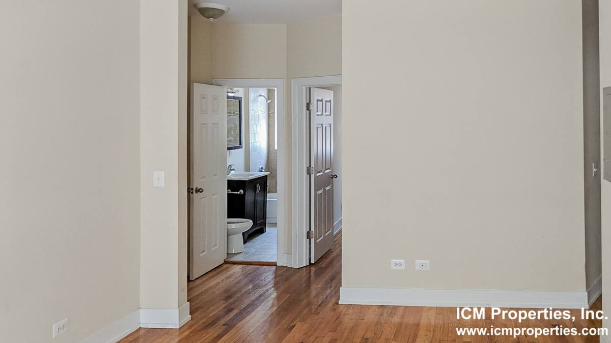 Apartment for rent at 1916 W Winona St #1, Chicago, IL 60640