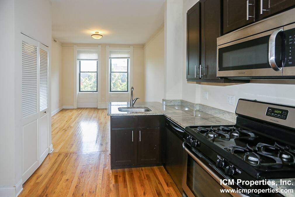 Apartment for rent at 2954 N Racine Ave #3F, Chicago, IL 60657