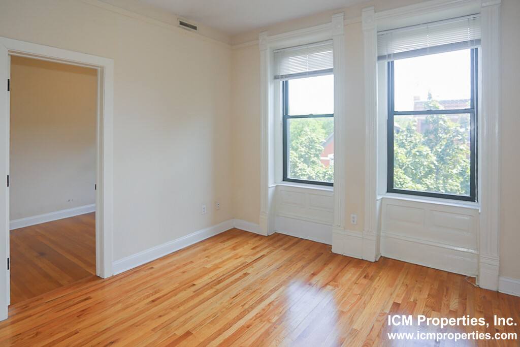 Apartment for rent at 2954 N Racine Ave #3F, Chicago, IL 60657