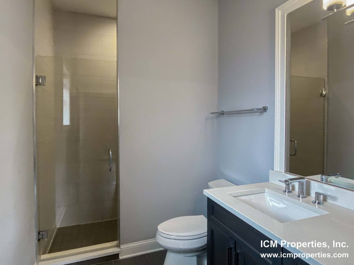 Apartment for rent at 1241 W Oakdale #3W, Chicago, IL 60657