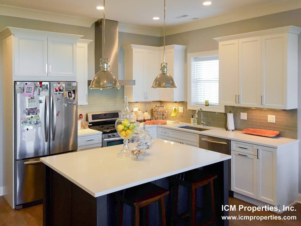 Apartment for rent at 1241 W Oakdale #3W, Chicago, IL 60657