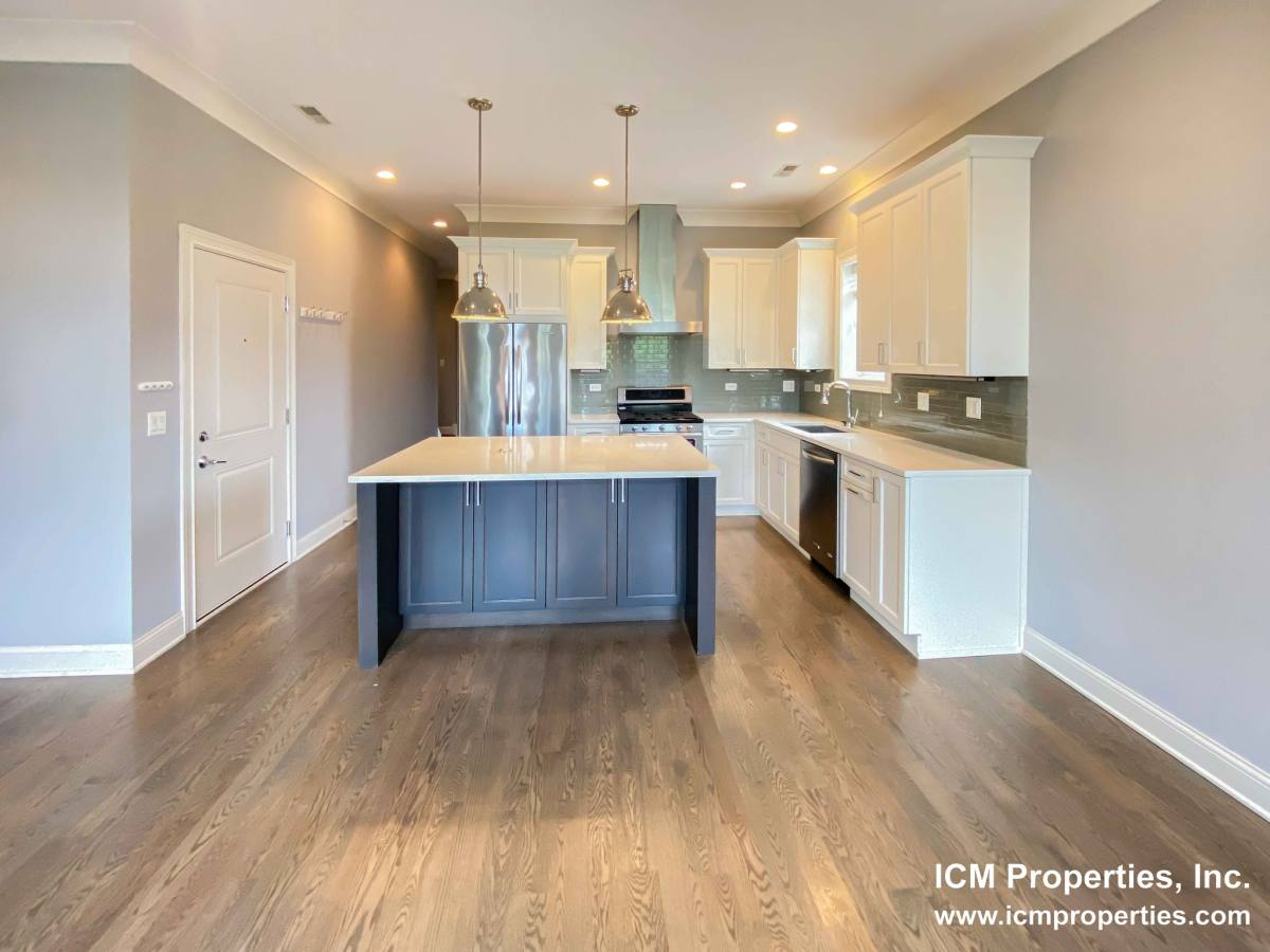 Apartment for rent at 1241 W Oakdale #3W, Chicago, IL 60657