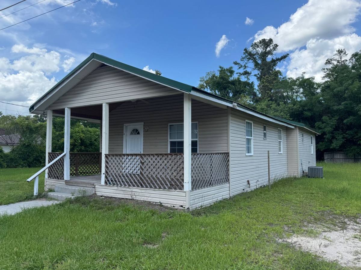 House for rent at 849 NE Maple Lane, Lake City, FL 32055