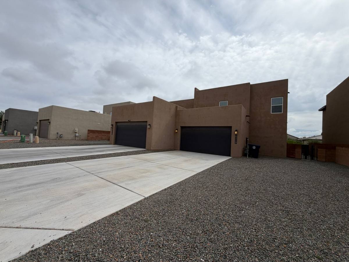 House for rent at 6119 Motherwell Dr SE, Albuquerque, NM 87105