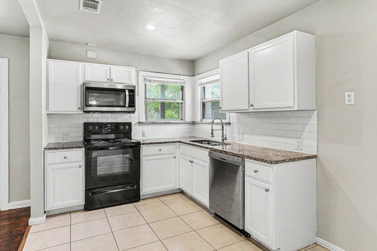 House for rent at 1108 E Robert St, Fort Worth, TX 76104