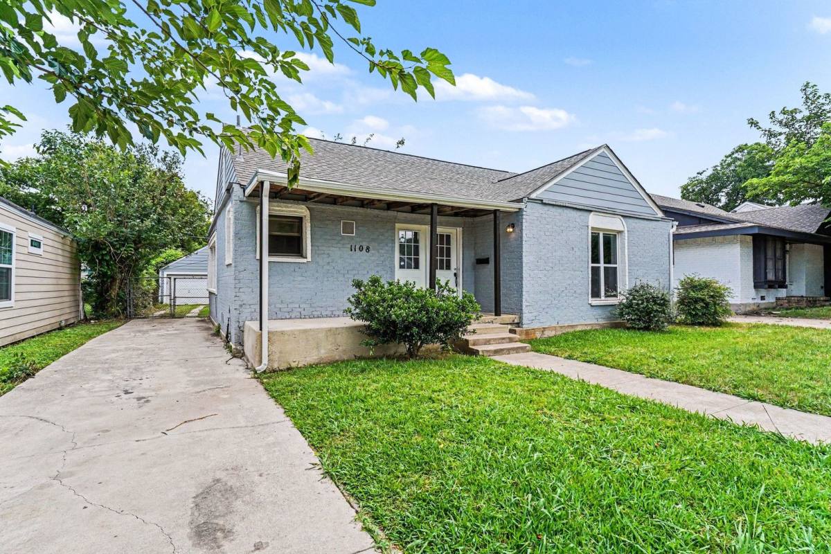 House for rent at 1108 E Robert St, Fort Worth, TX 76104