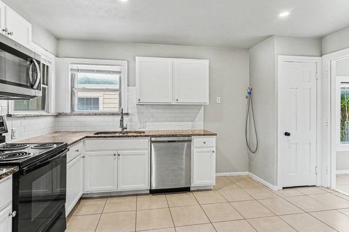 House for rent at 1108 E Robert St, Fort Worth, TX 76104