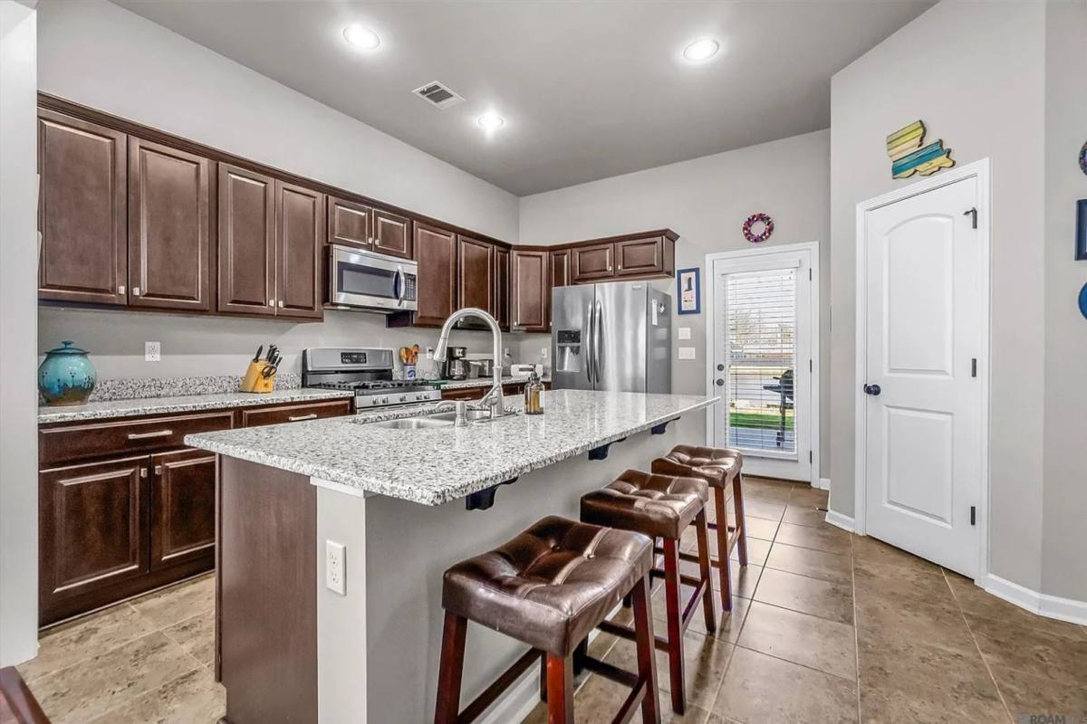 Townhouse for rent at 8624 Arabella Ave, Baton Rouge, LA 70820