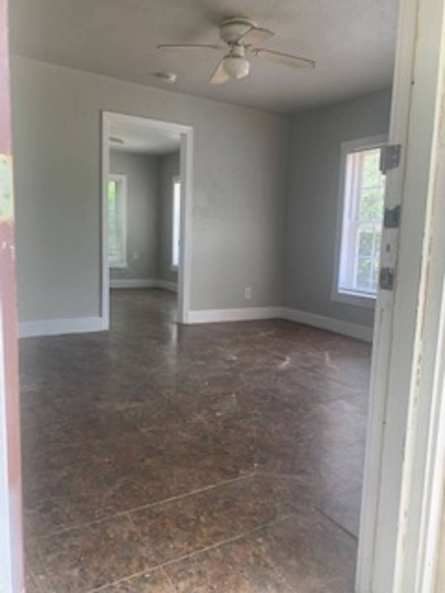 Townhouse for rent at 807 Bowie St, Arlington, TX 76012