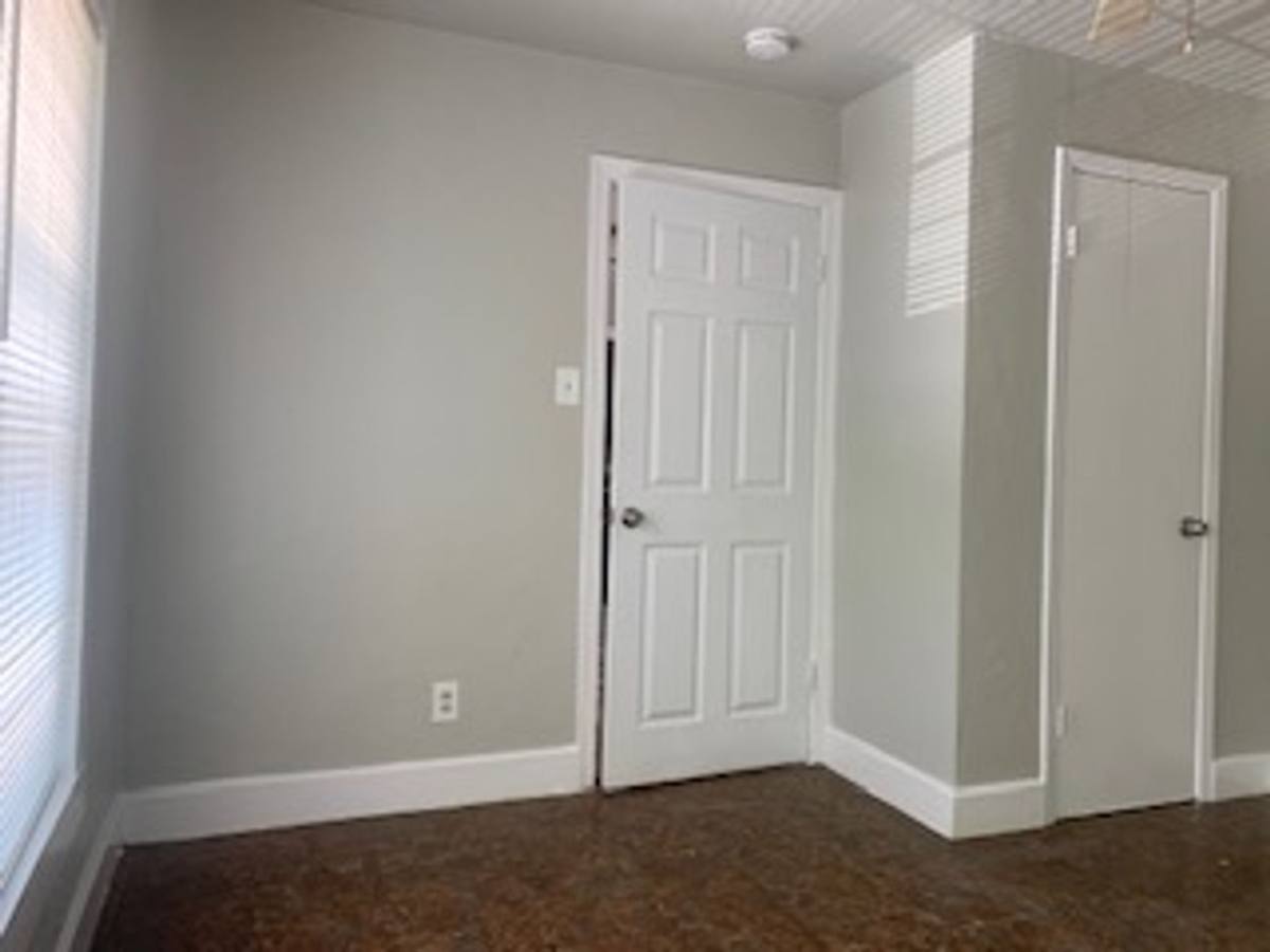 Townhouse for rent at 807 Bowie St, Arlington, TX 76012