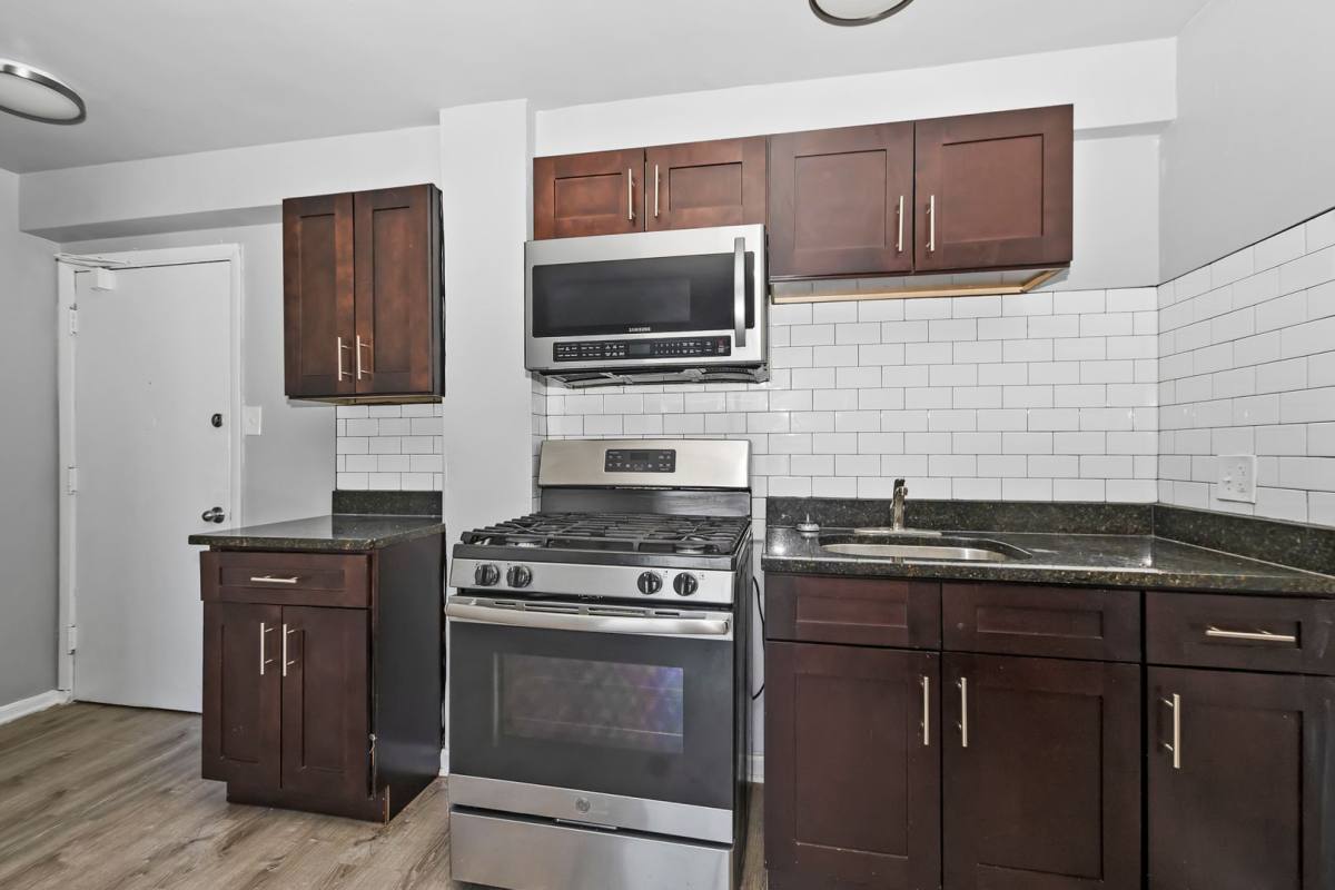Apartment for rent at 7200 S Coles Ave, Chicago, IL 60649