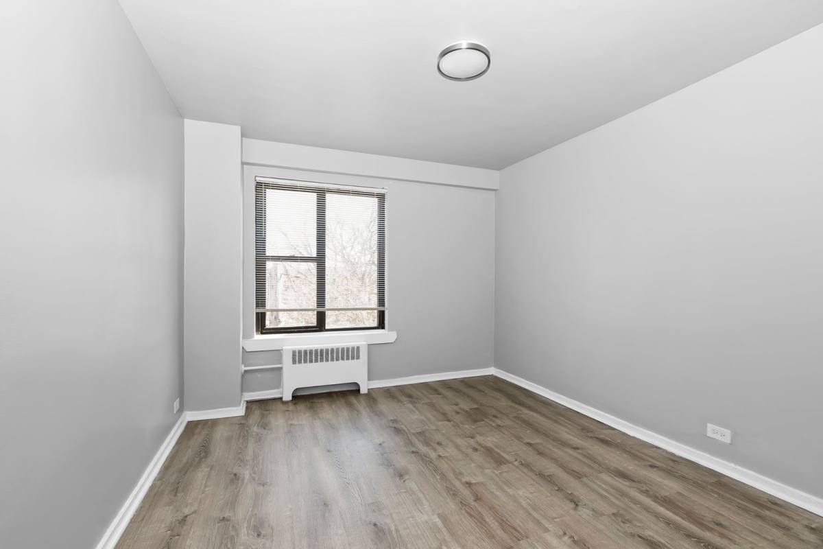 Apartment for rent at 7200 S Coles Ave, Chicago, IL 60649