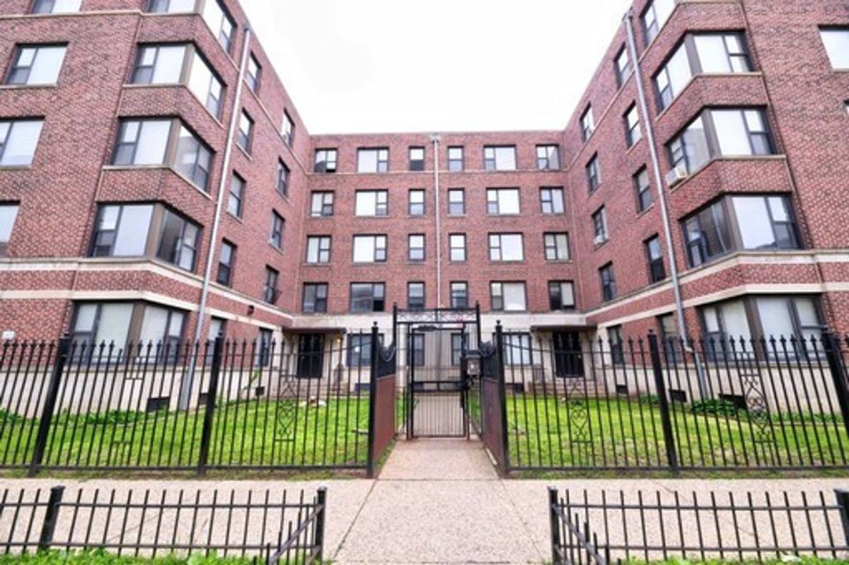 Apartment for rent at 7200 S Coles Ave, Chicago, IL 60649