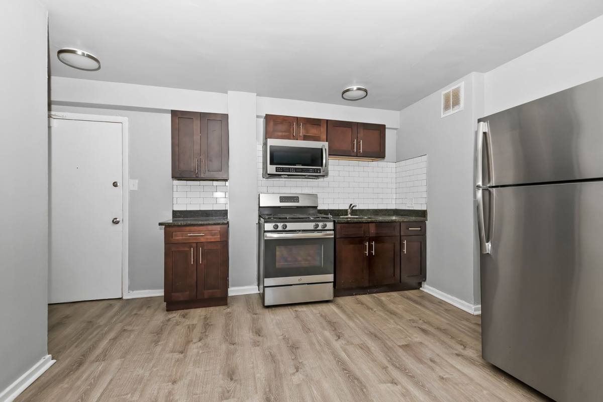 Apartment for rent at 7200 S Coles Ave, Chicago, IL 60649