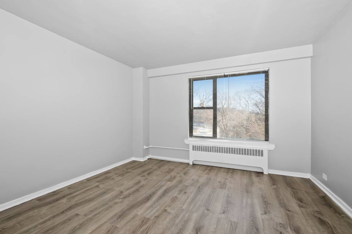 Apartment for rent at 7200 S Coles Ave, Chicago, IL 60649