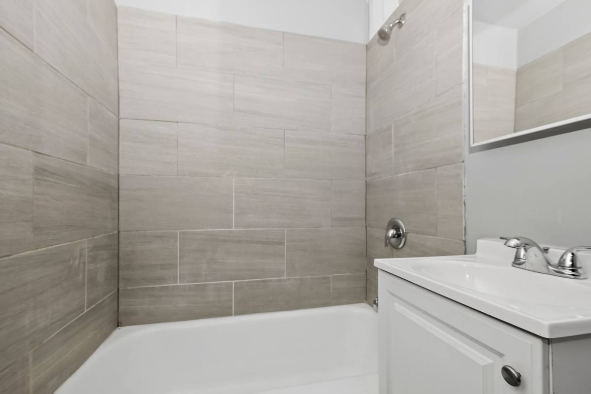 Apartment for rent at 7200 S Coles Ave, Chicago, IL 60649