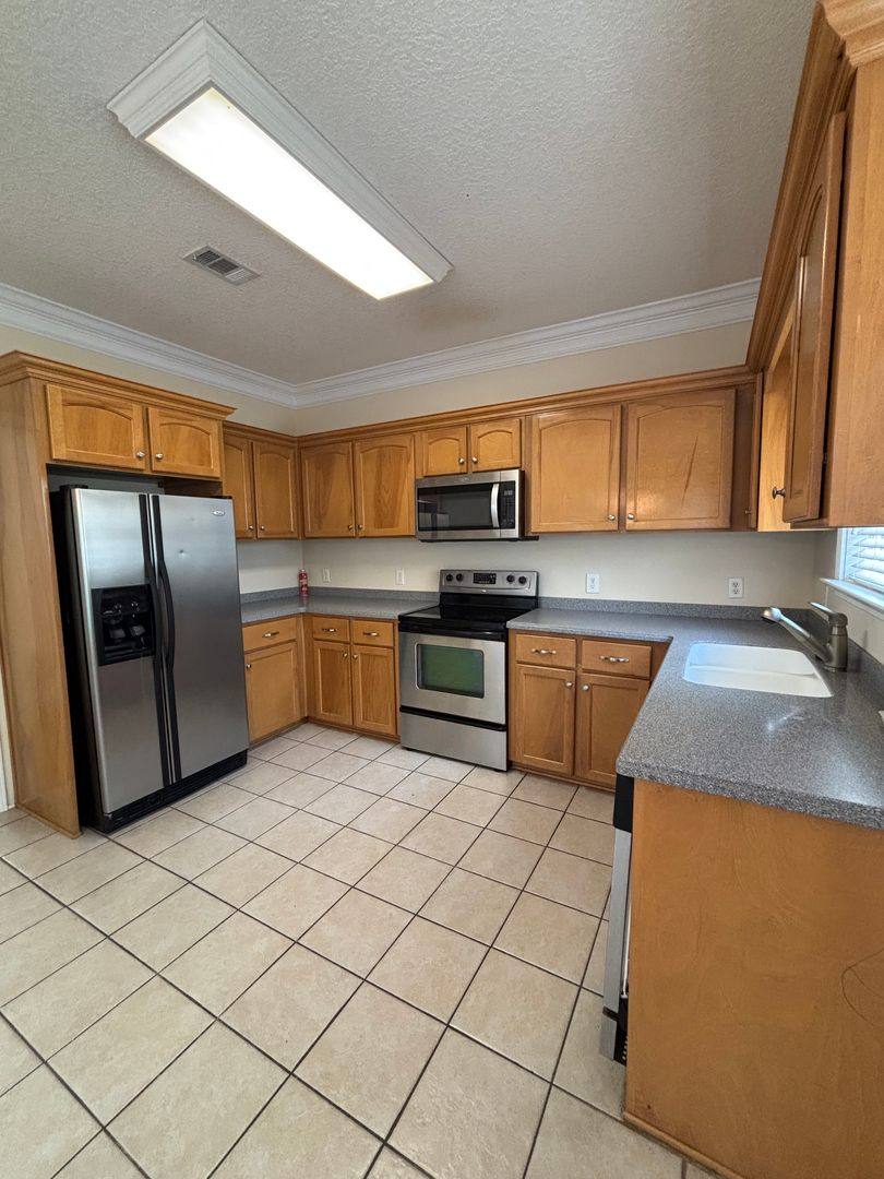 Townhouse for rent at 500 D Bradwell St, Hinesville, GA 31313