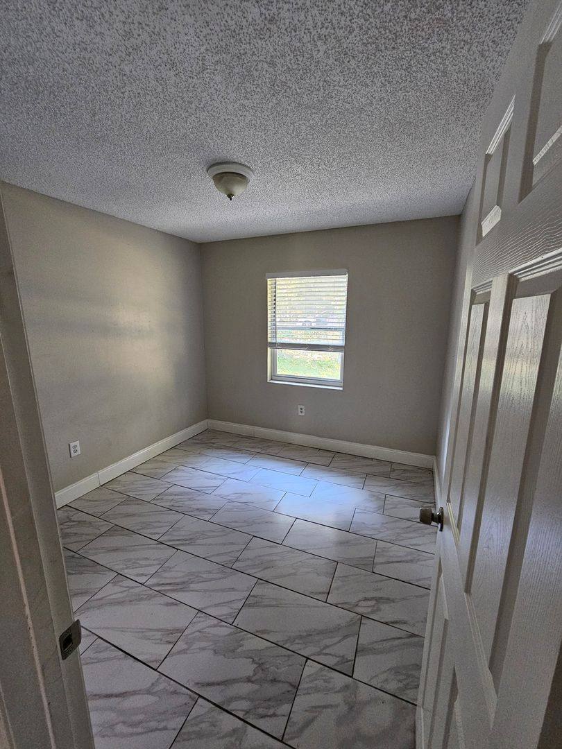 Apartment for rent at 1013 Beecher St, Leesburg, FL 34748