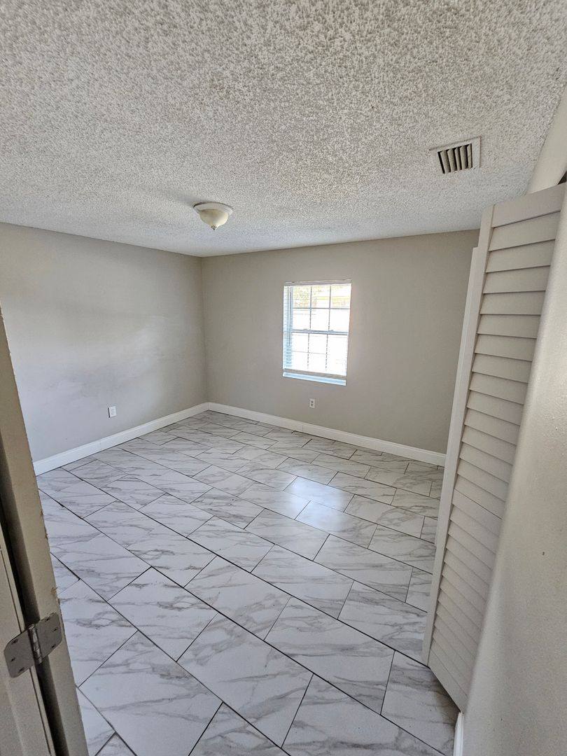 Apartment for rent at 1013 Beecher St, Leesburg, FL 34748