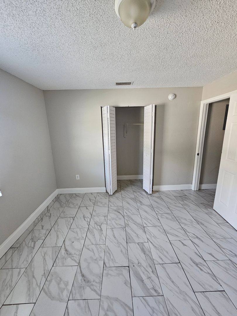 Apartment for rent at 1013 Beecher St, Leesburg, FL 34748