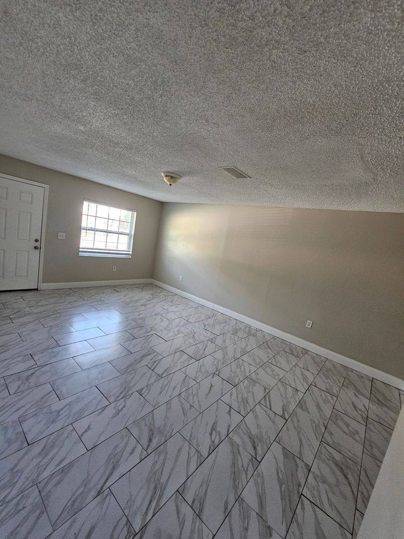 Apartment for rent at 1013 Beecher St, Leesburg, FL 34748