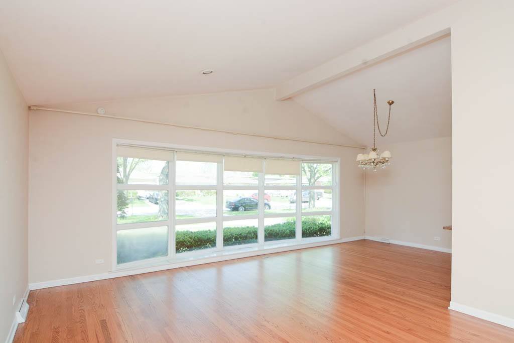 Apartment for rent at 8117 117 Central Ave #DHFS, Morton Grove, IL 60053