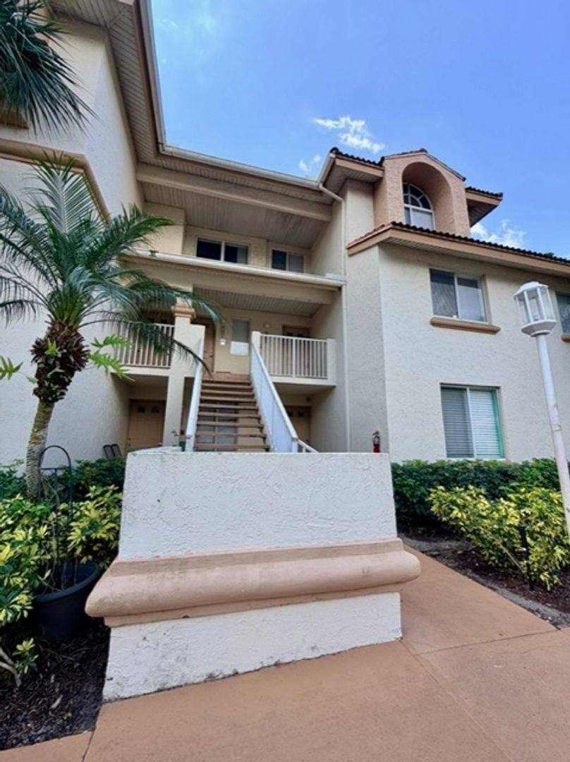 Apartment for rent at 19216 Glenmoor Dr, West Palm Beach, FL 33409