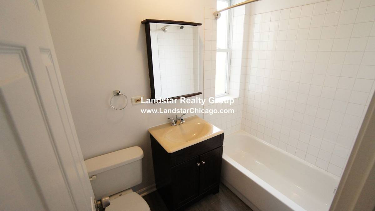 Apartment for rent at 1627 Humboldt #1D, Chicago, IL 60647