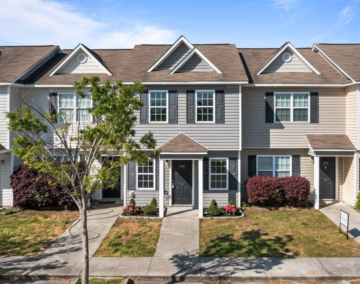 Townhouse for rent at 200 Lanieve Court, Hubert, NC 28539