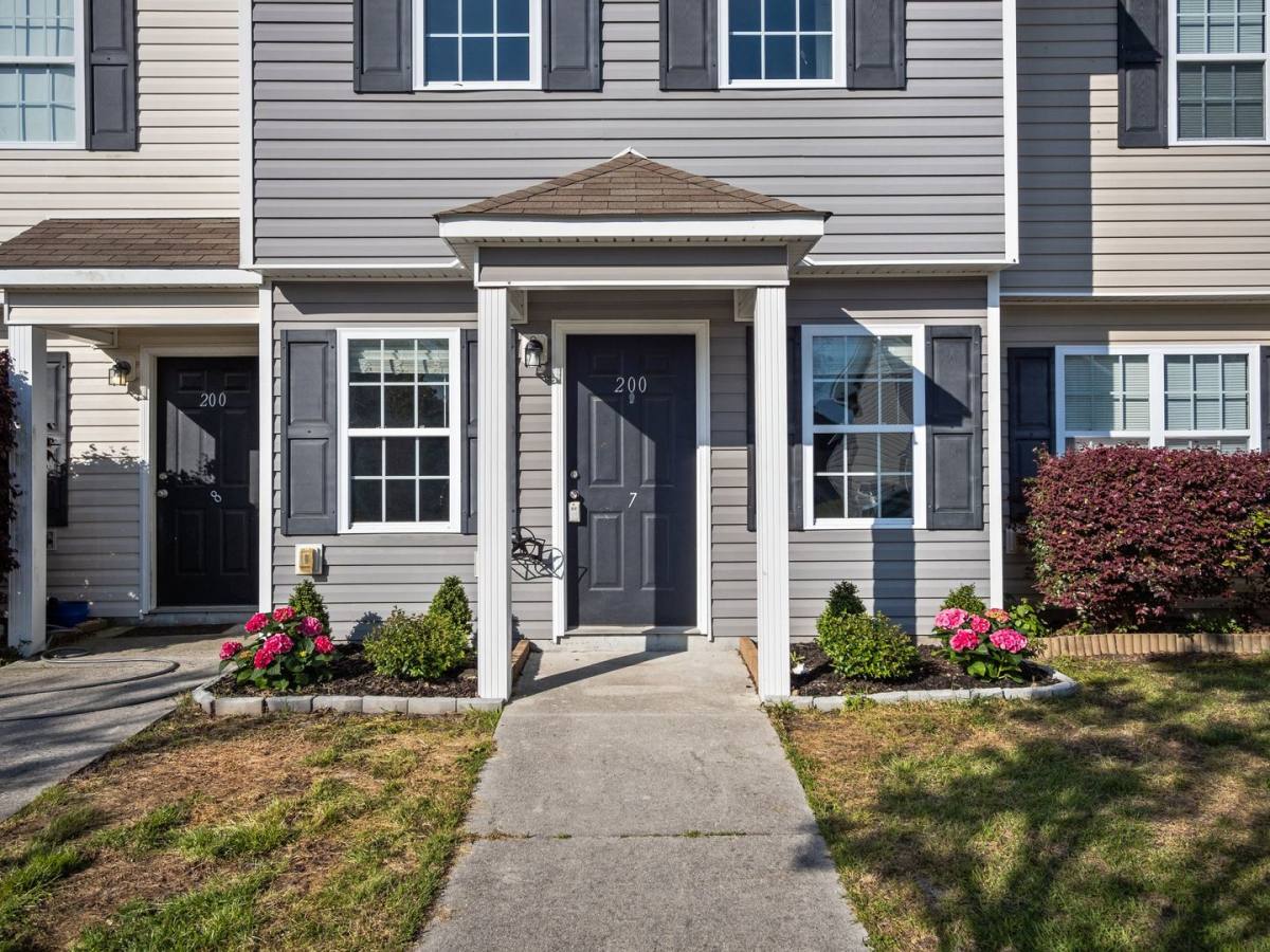Townhouse for rent at 200 Lanieve Court, Hubert, NC 28539