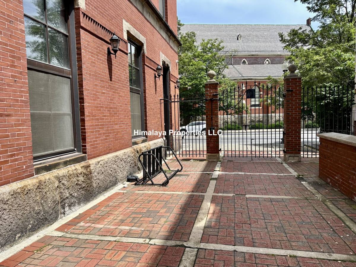 Apartment for rent at 407 Dudley St #4, Roxbury, MA 02119