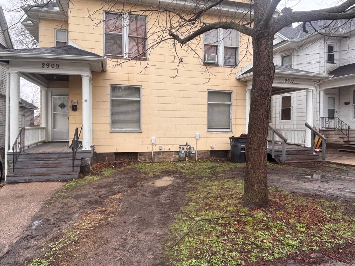 Apartment for rent at 2909-2911 7th Ave, Rock Island, IL 61201