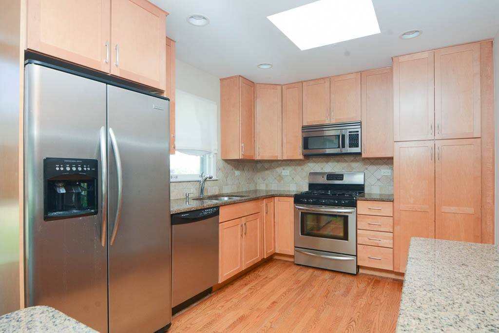 Apartment for rent at 8115 117 Central Ave #PHFS, Morton Grove, IL 60053