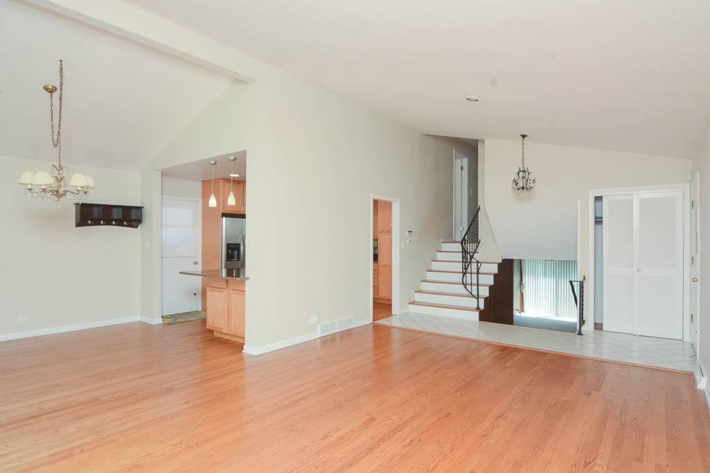 Apartment for rent at 8115 117 Central Ave #PHFS, Morton Grove, IL 60053